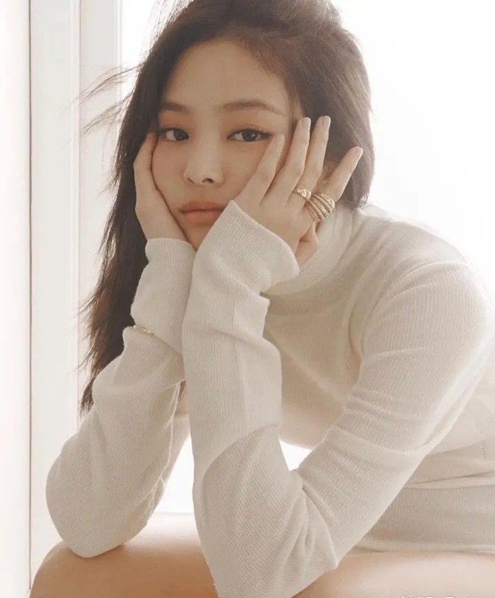 Jennie质感杂志封面写真图片