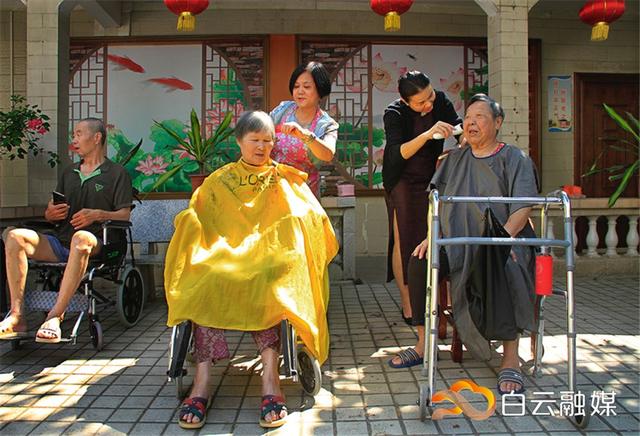 坚持义剪六年！“她是最靓最叻的美女理发师”