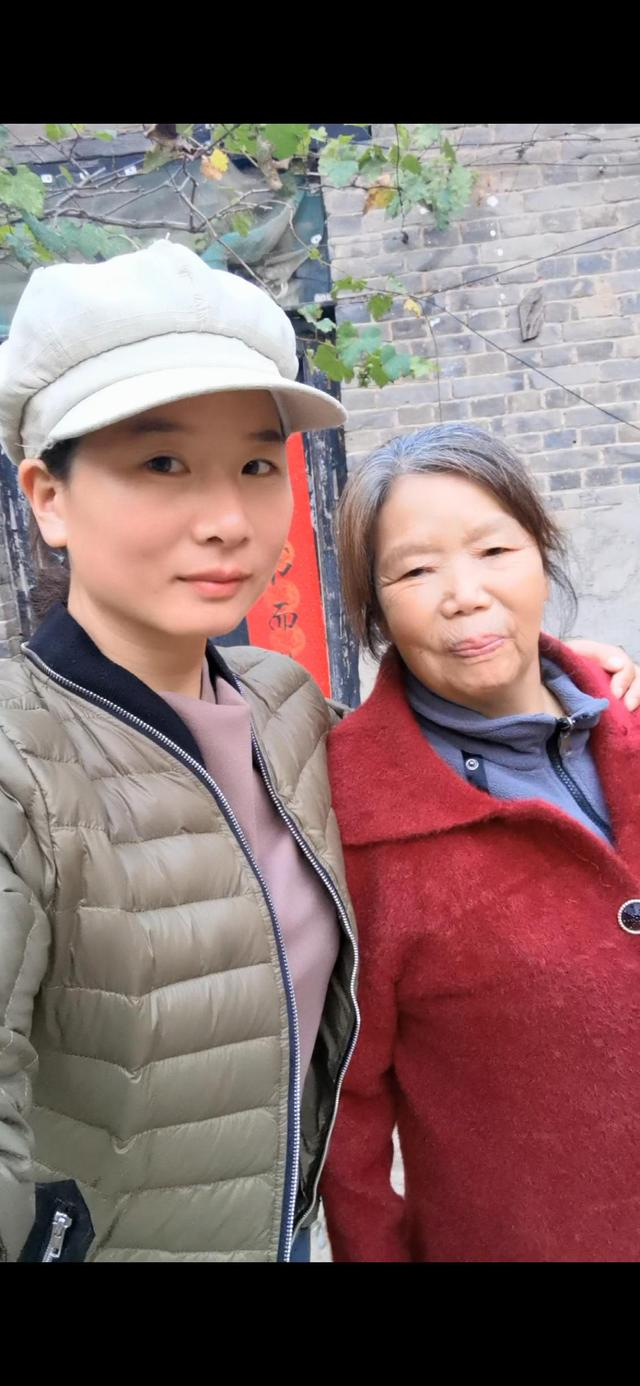 女子骑行千里，寻到失散了32年的生母，得知生母当初是被拐来的