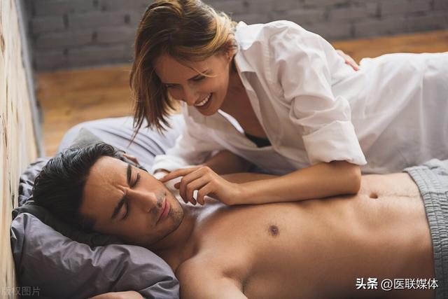 女人绝经后，“夫妻生活”还能有吗？记住这3点，可放心享受