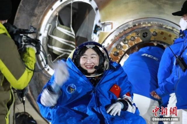 183天的惦念……圈画女儿刘洋的“太空日历”