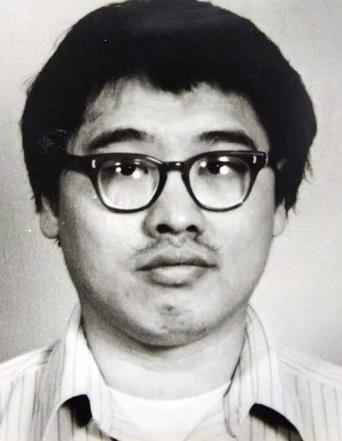 1980年，华裔学霸将美女老师囚禁衣柜，每晚放出来侵犯数小时