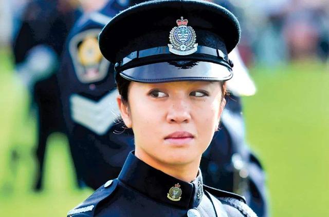 19年华裔美女警官被上司骚扰，胁迫发生关系，曝光后精神崩溃自杀