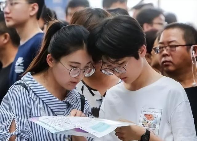 未来5年仍旧是“香饽饽”的专业，待遇好发展前景不错，适合女生