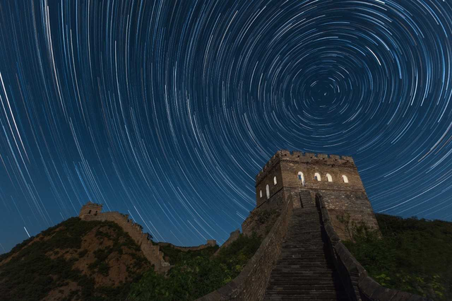 北极星并非指某颗恒星，织女星未来会成为北极星，但它是身不由己